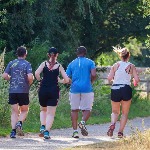 Gruppe von Joggern und Joggerinnen